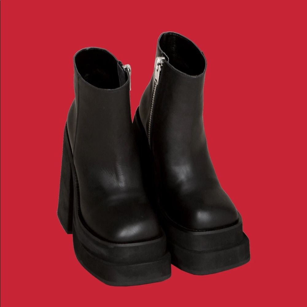 Unif platform brat boot